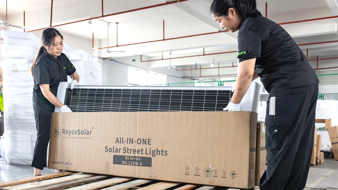 Integrated solar street light assembly workshop备份