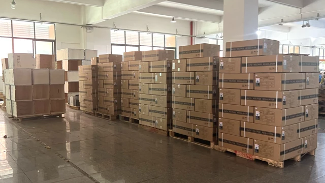 Final product verification before solar street light shipment