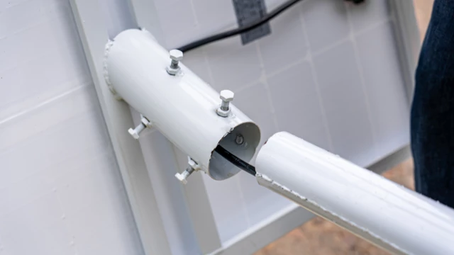 Flexible installation design of split solar street light for different road lighting applications