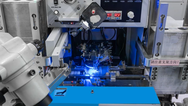 Integrated manufacturing facility for solar street light OEM production