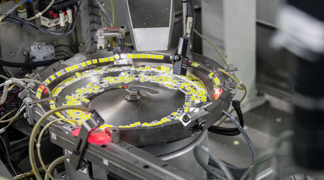 Manufacturing individual lighting components