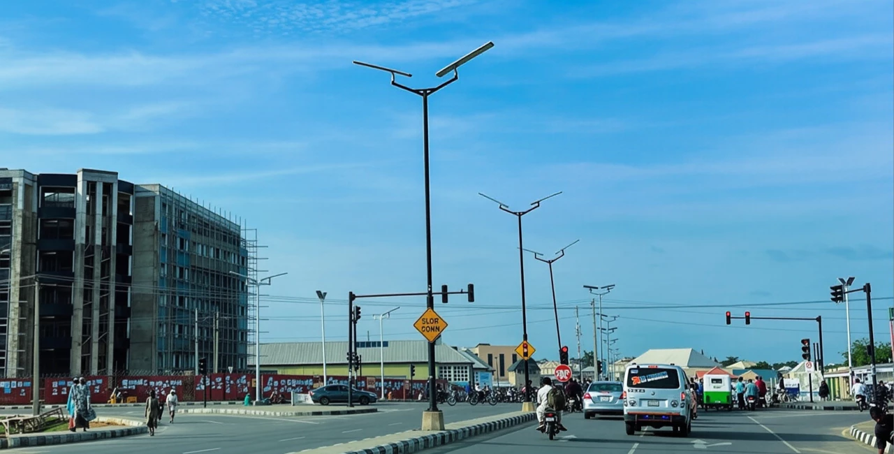 Municipal roads in Nigeria utilize 60W solar street lighting systems