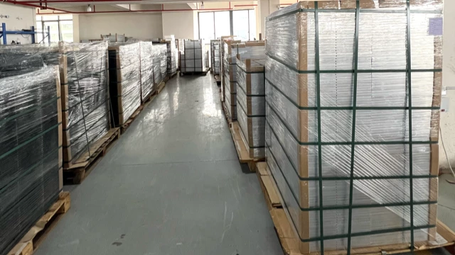 solar panel final inspection and packaging