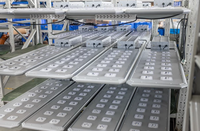 Solar street light charge and discharge performance testing