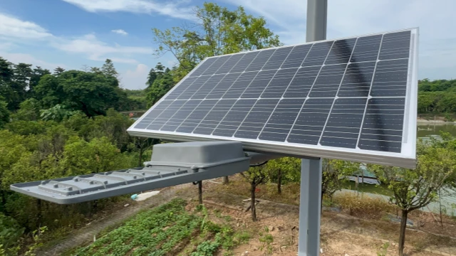 Split solar street light with independent solar panel configuration for optimized solar charging